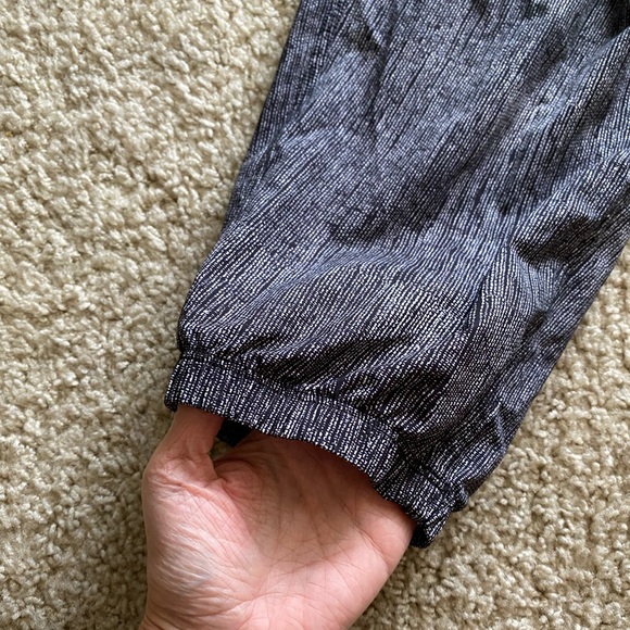 Lululemon Black & White Jogger Pants Sz 6 - Picture 9 of 15